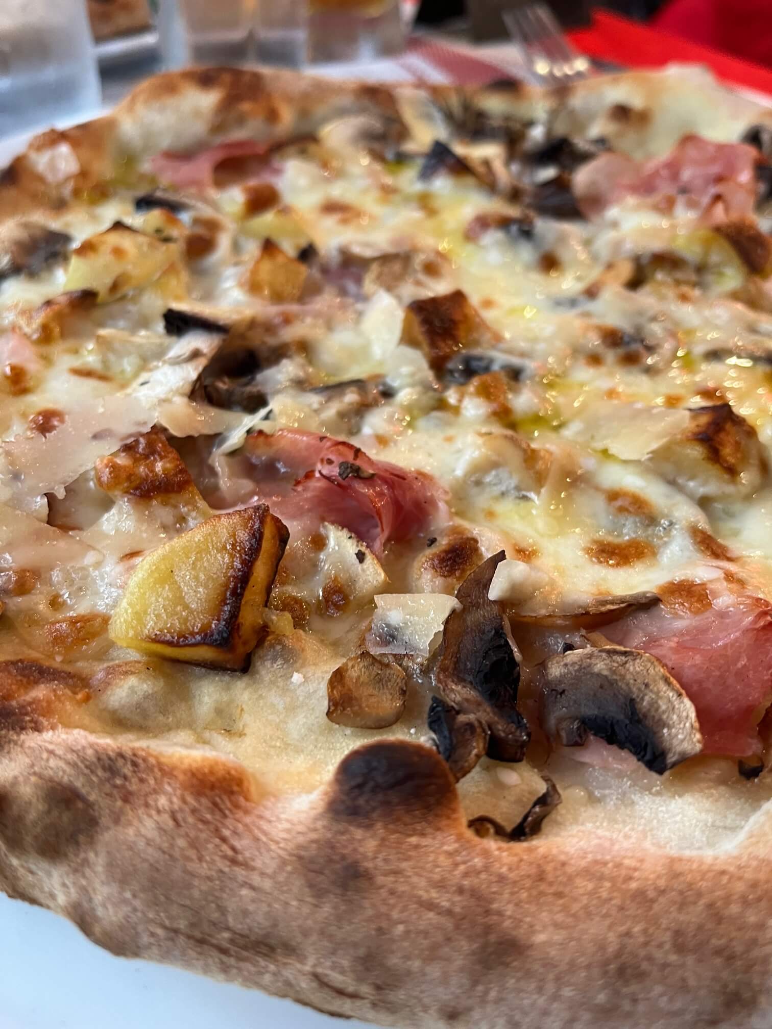 Pizza Lulù - Pomme de terre, Champignons, Jambon cru, Huile de truffe